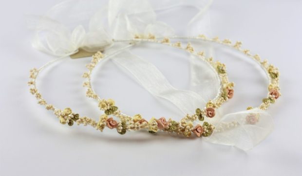 Ρομαντικά Στέφανα Γάμου από πορσελάνινα λουλούδια πέρλες συνδυασμένα με πέτρες Swarovski σε πολυτελή θήκη (120) NESTP 012
